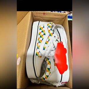 Vans old school girls 11.5 New in box